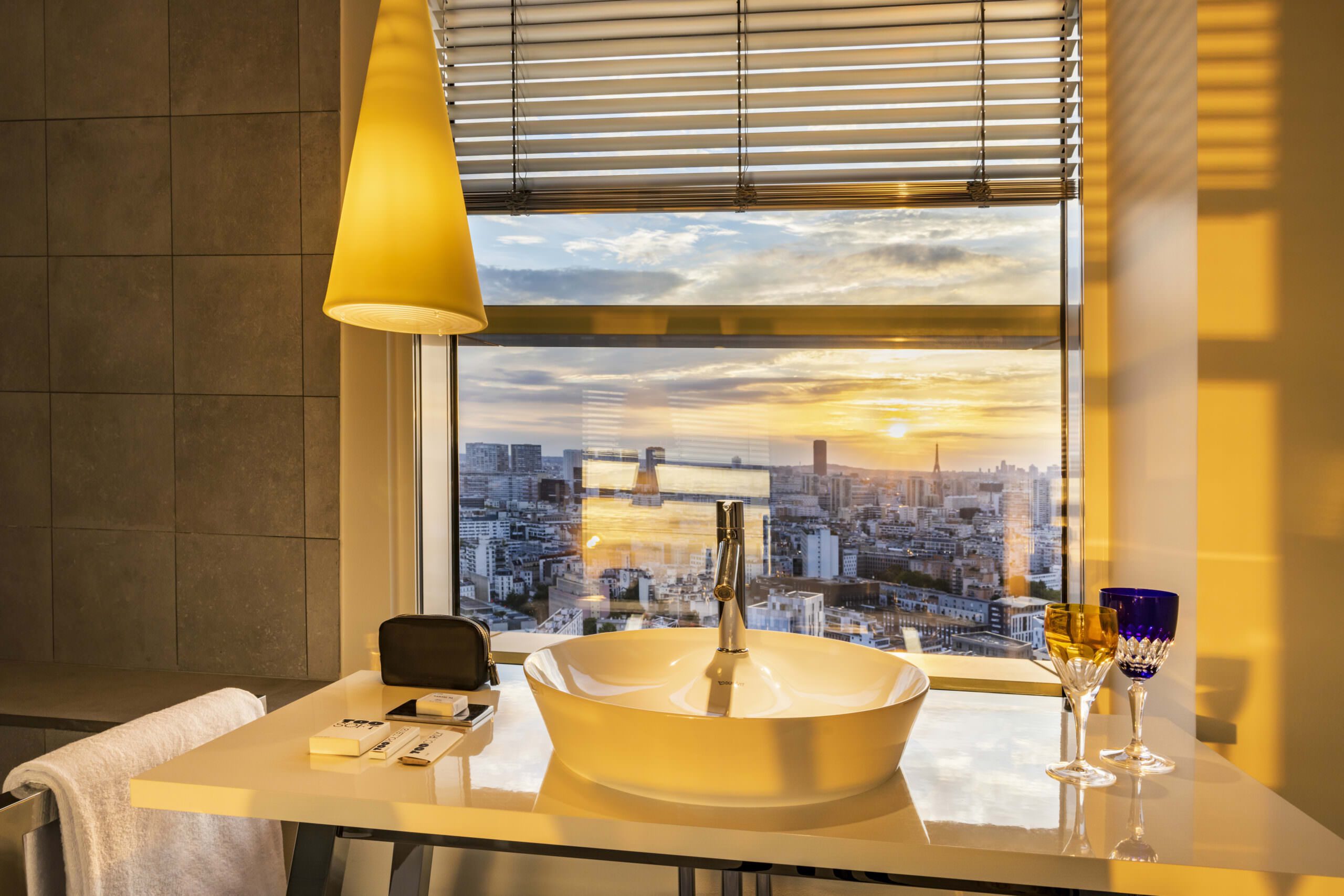 Suite_panoramique_vue_Tour_Eiffel_salle de bain