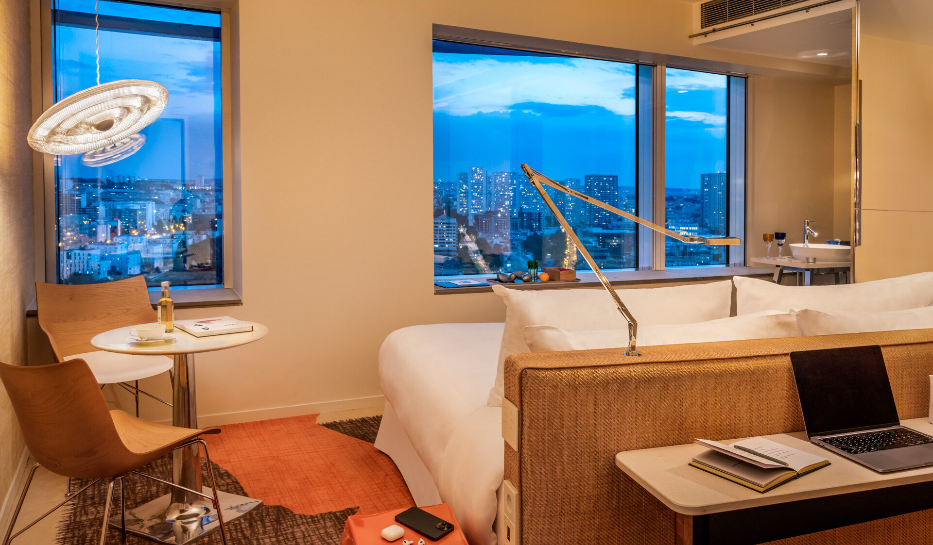 Chambre_TOOHotel_Vue_Paris_nuit