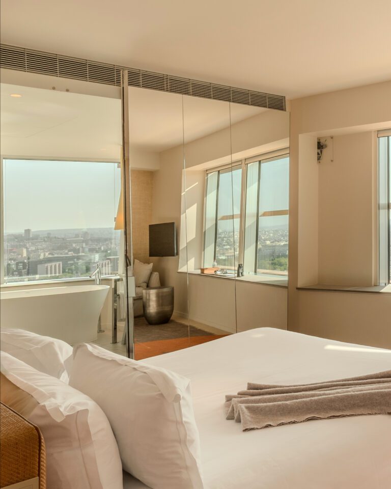 Chambre day use avec vue sur Paris au TOO Hotel