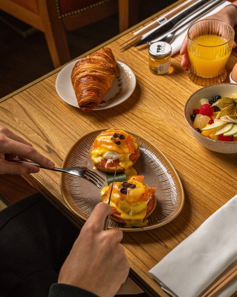 Gourmet brunch at the TOO Restaurant