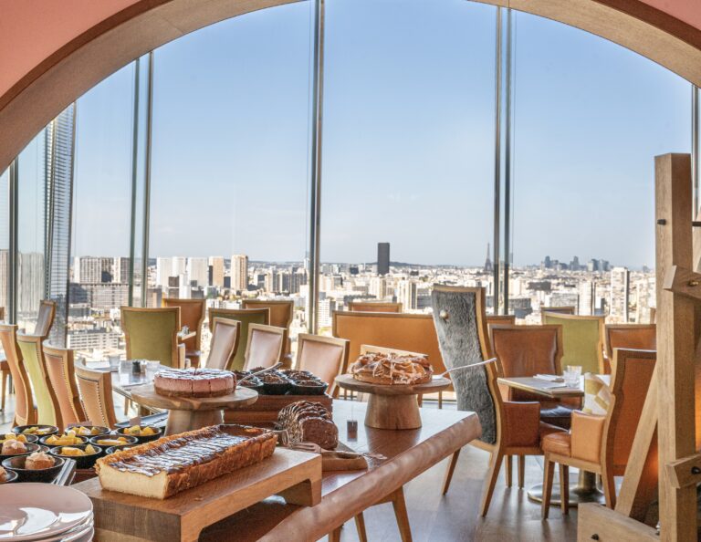 Panoramic brunch at the TOO Restaurant