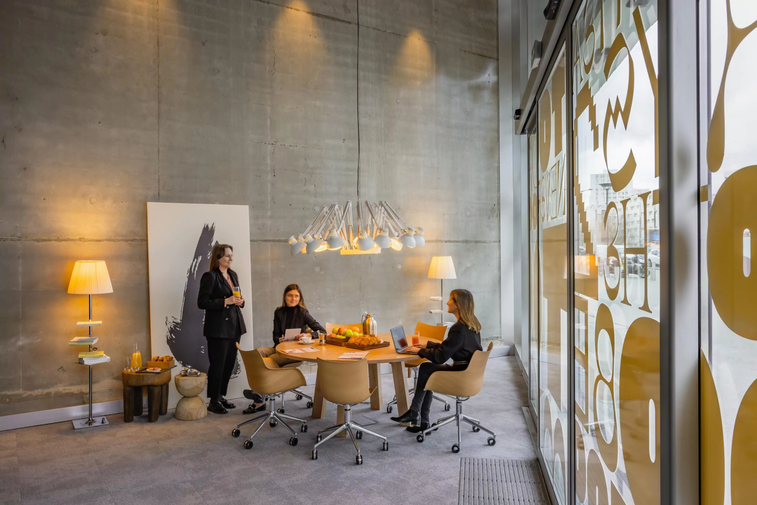 Pause TOO Meeting Horizontal silhouettes-min